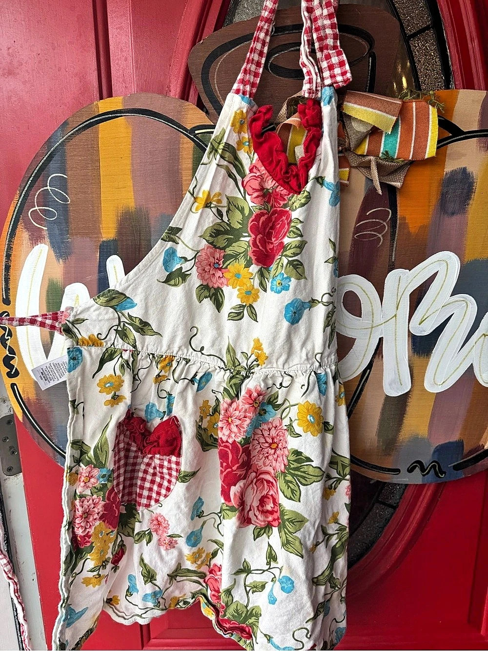 The Pioneer Woman Floral Apron in White & Red Like New